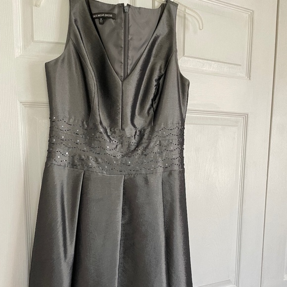 Flattering Dress! Dress it up or down! - Picture 2 of 7